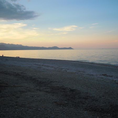 Almirikia Apartments Mourteri Luaran gambar