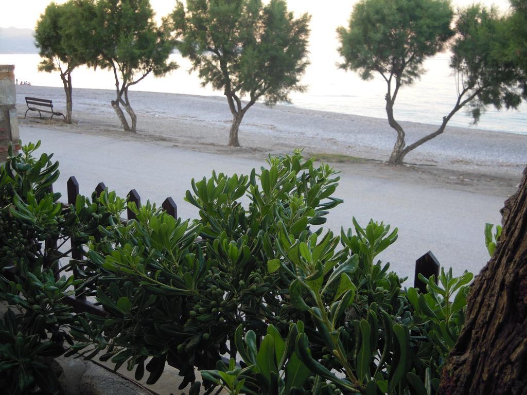 Almirikia Apartments Mourteri Luaran gambar