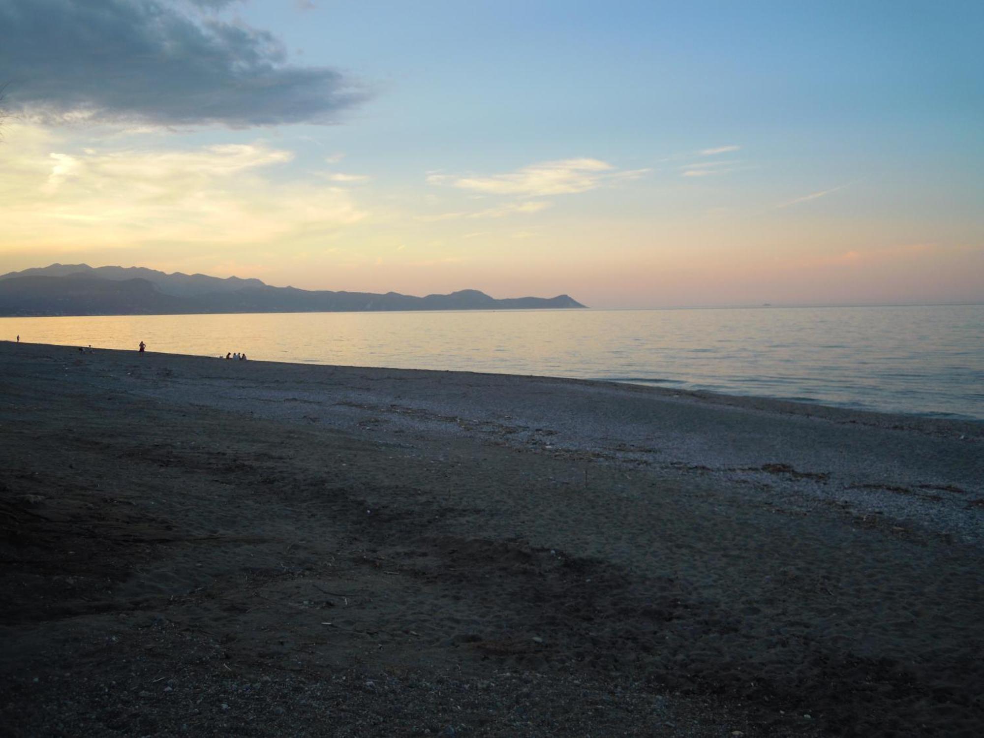 Almirikia Apartments Mourteri Luaran gambar