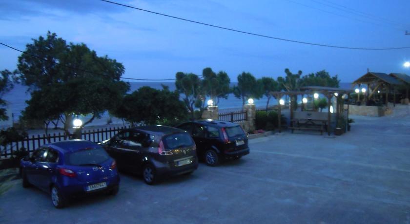 Almirikia Apartments Mourteri Luaran gambar
