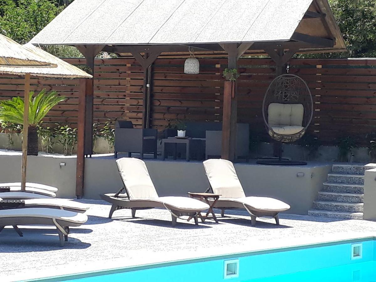 Almirikia Apartments Mourteri Luaran gambar