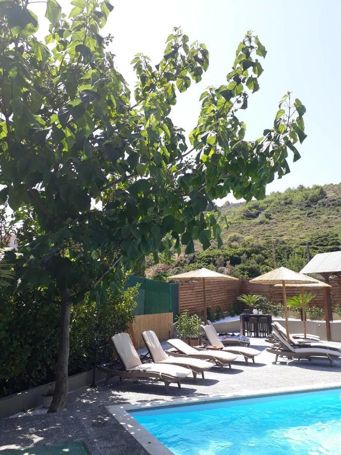 Almirikia Apartments Mourteri Luaran gambar