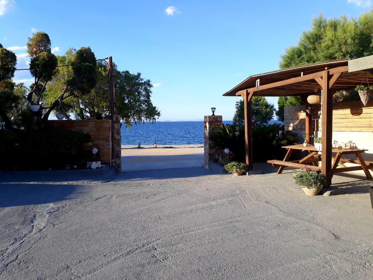 Almirikia Apartments Mourteri Luaran gambar