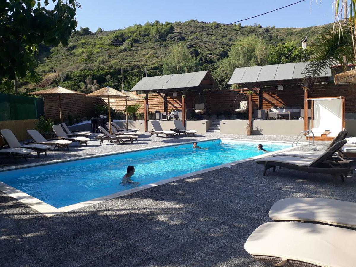 Almirikia Apartments Mourteri Luaran gambar