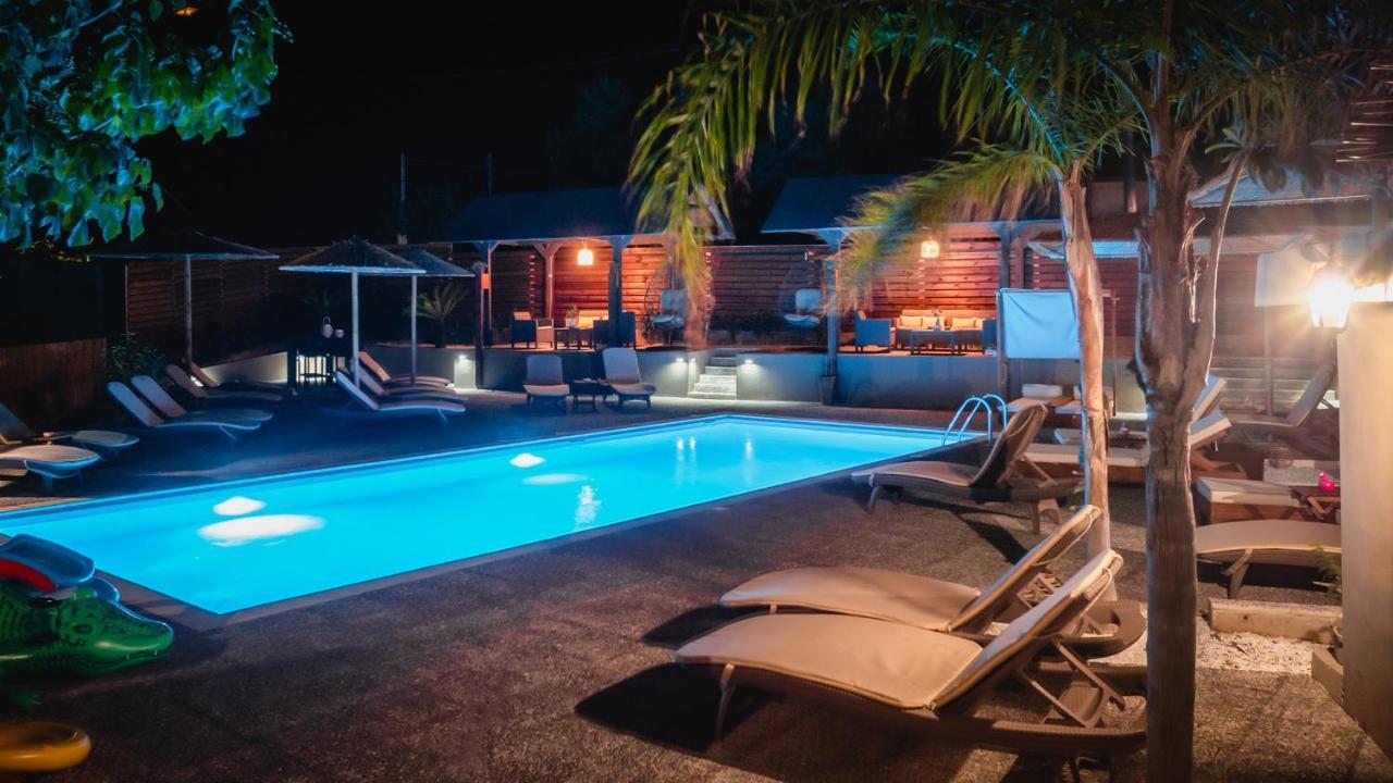 Almirikia Apartments Mourteri Luaran gambar